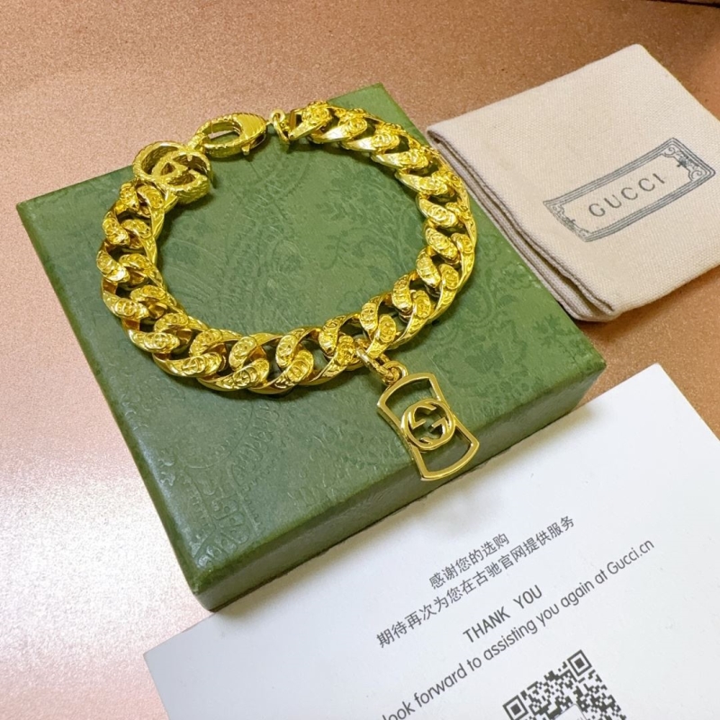 G*u*i bracelets